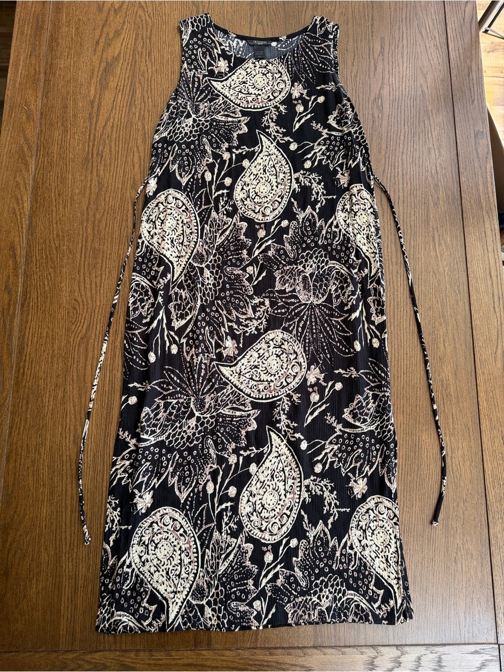 T & Company Petite Sleeveless Black & Cream Paisley Maxi Dress